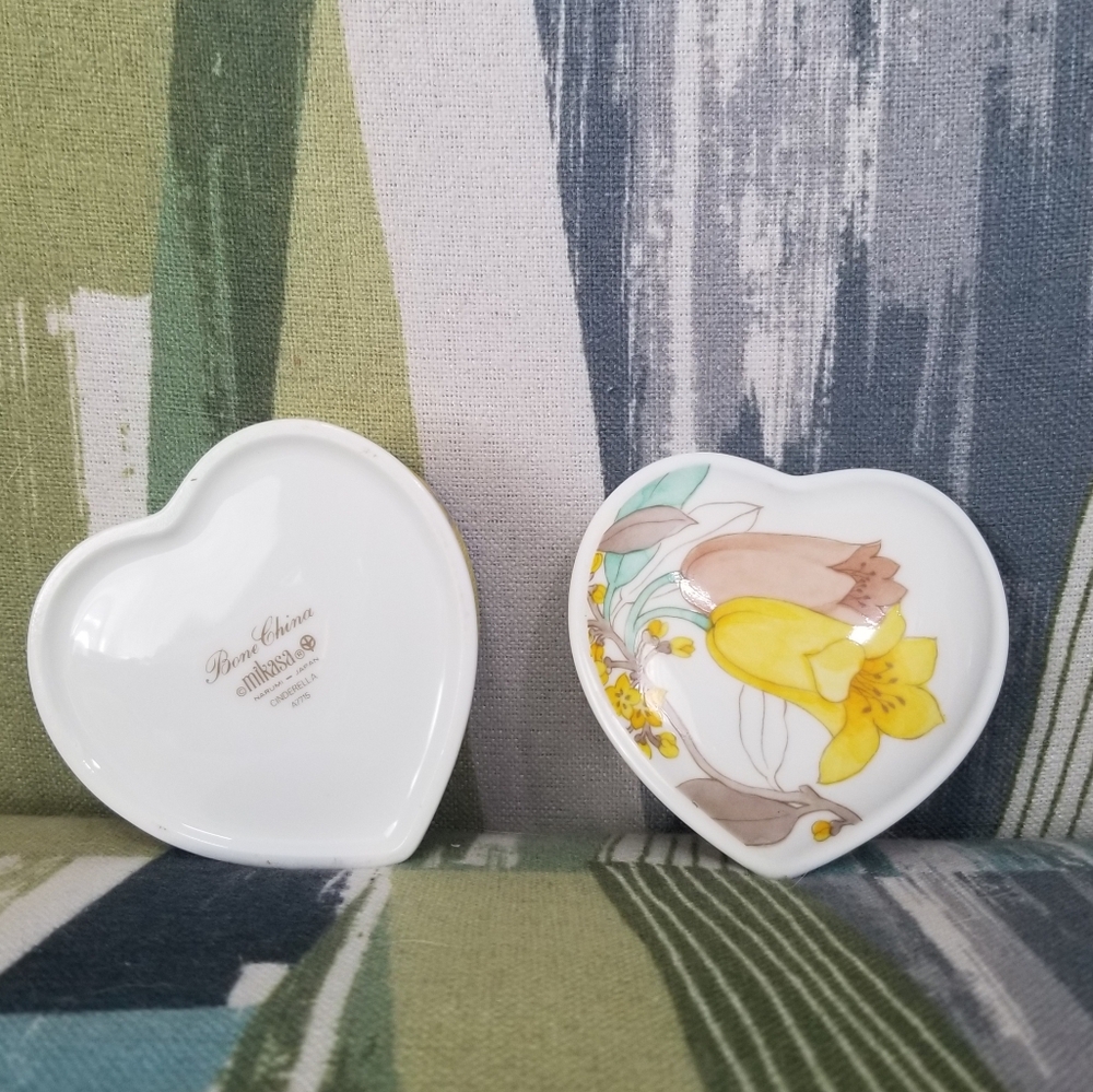 Mikasa Cinderella Lily Flower Bone China Trinket Box Narumi Japan Heart Shape